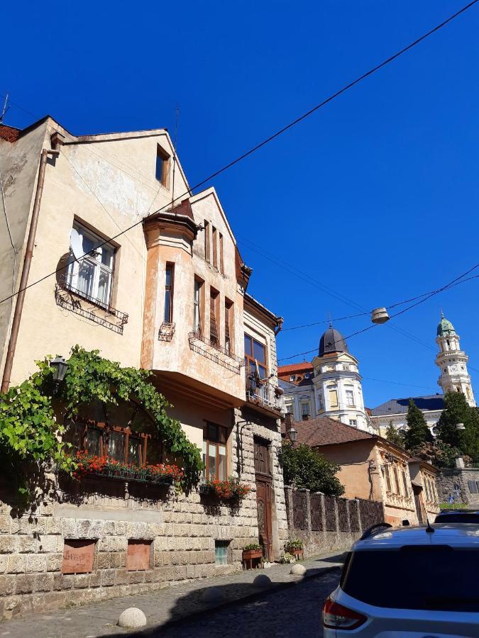 Старовинні Апартаменти У Центрі Міста Oujhorod Extérieur photo