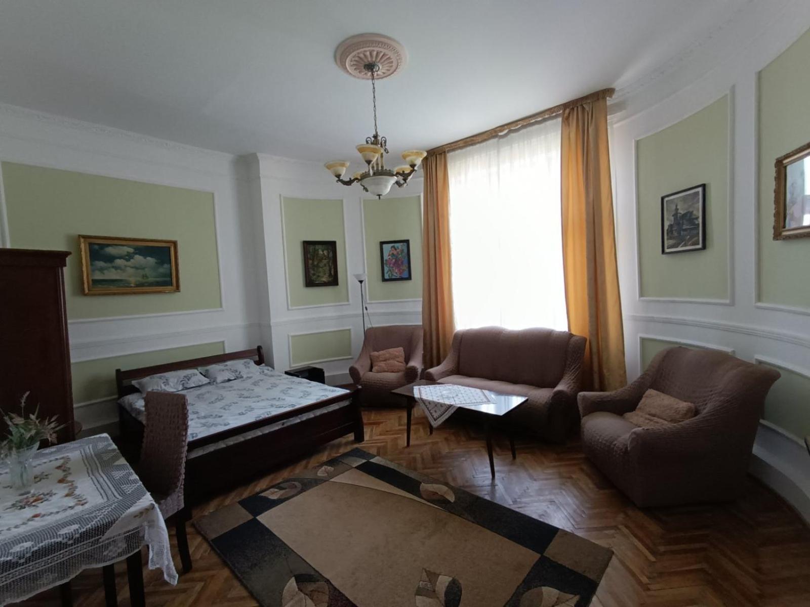 Старовинні Апартаменти У Центрі Міста Oujhorod Extérieur photo
